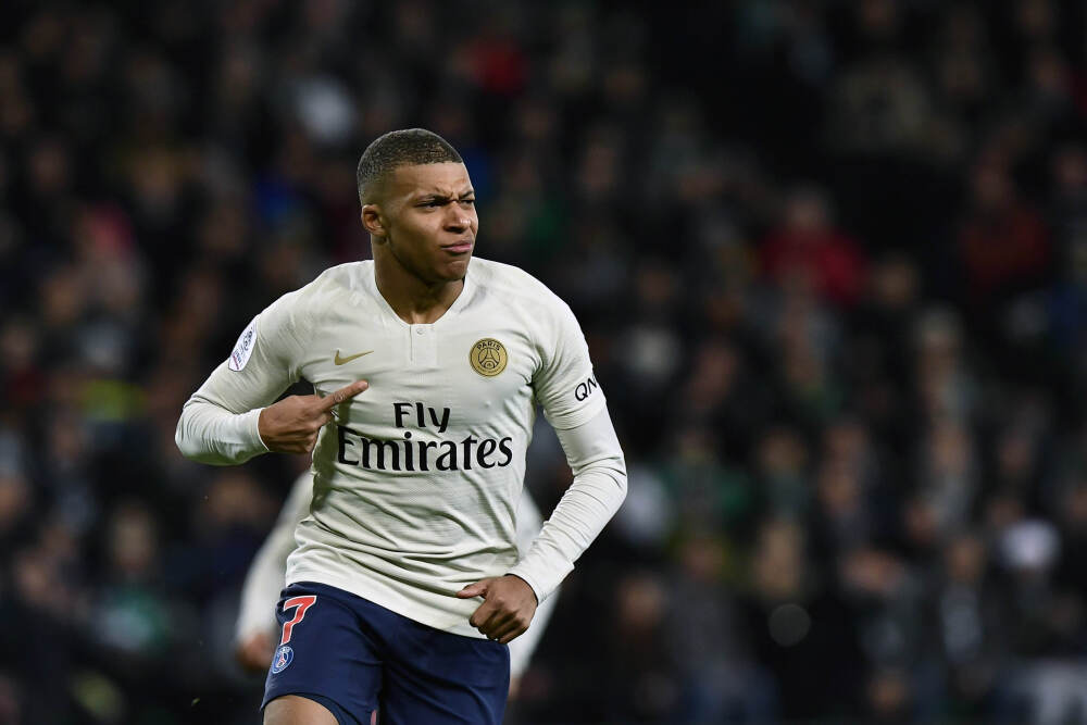 真马冬梅😱阿穆拉外脚背助攻，马赫雷斯双响！阿尔及利亚2-0！